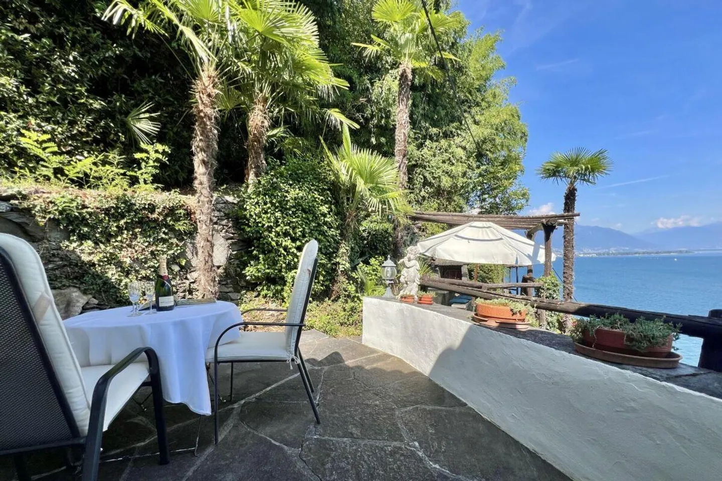 Cottage with magnificent lake view, private beach and many "steps to happiness" - Photo 19 of 30