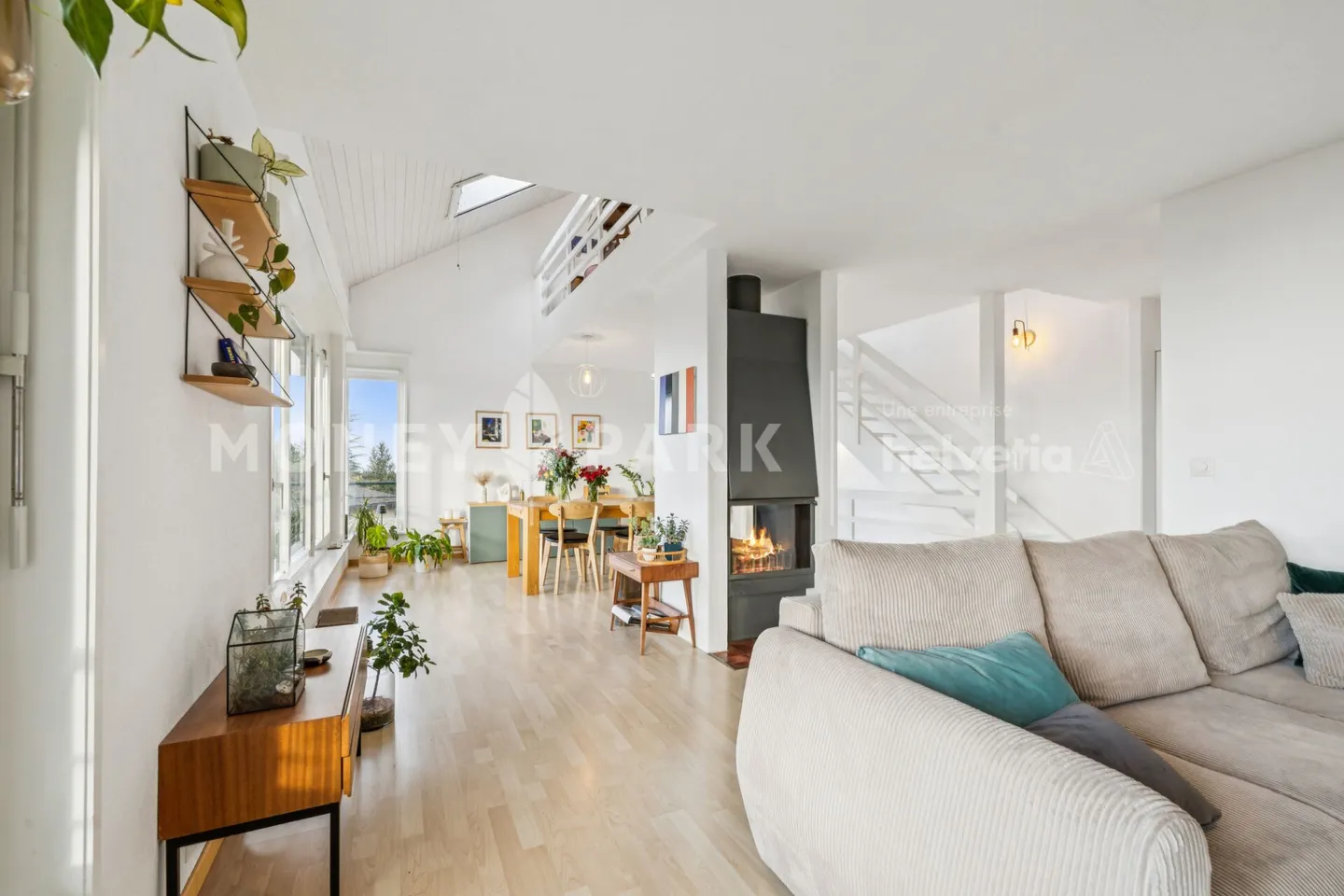 Villa familiale rénovée avec vue panoramique sur le lac et les Alpes - Photo 2 sur 15