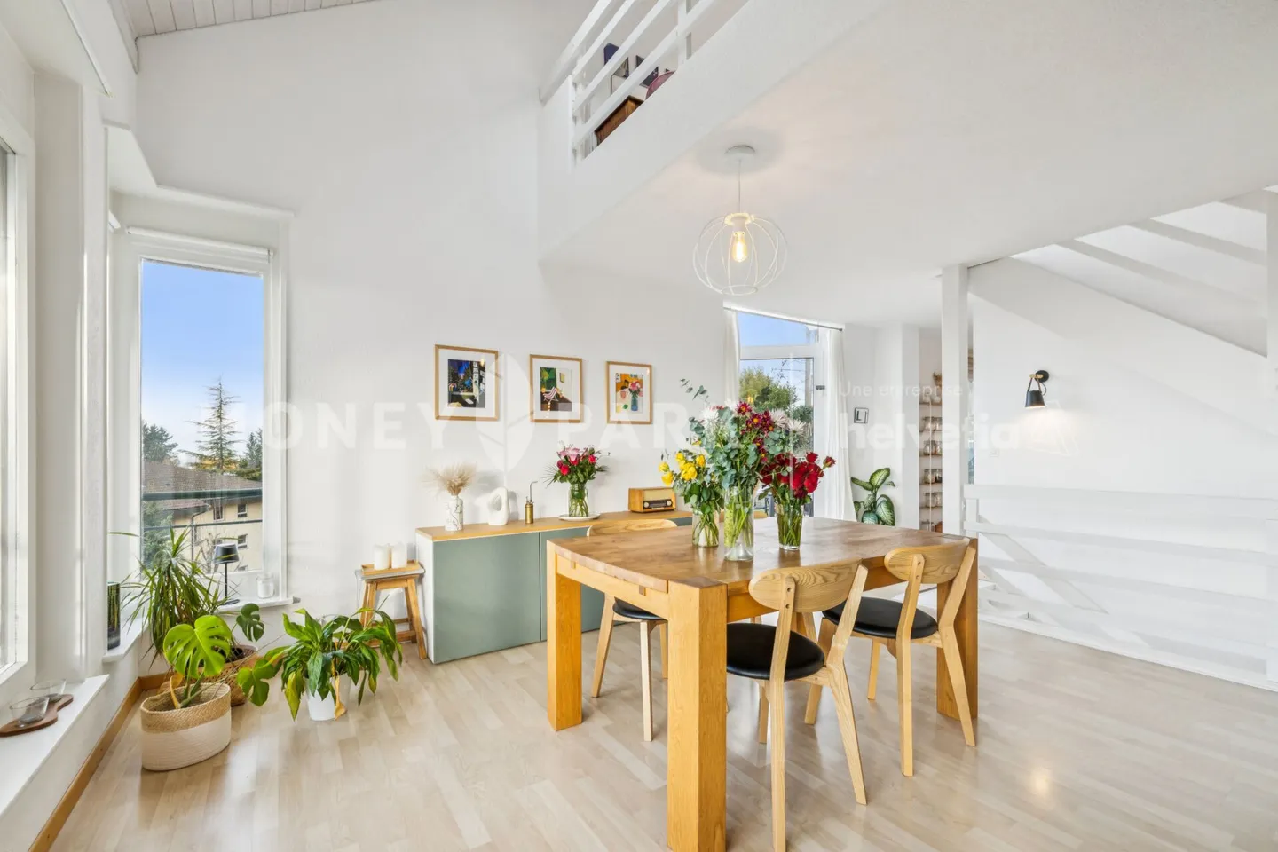 Villa familiale rénovée avec vue panoramique sur le lac et les Alpes - Photo 3 sur 15