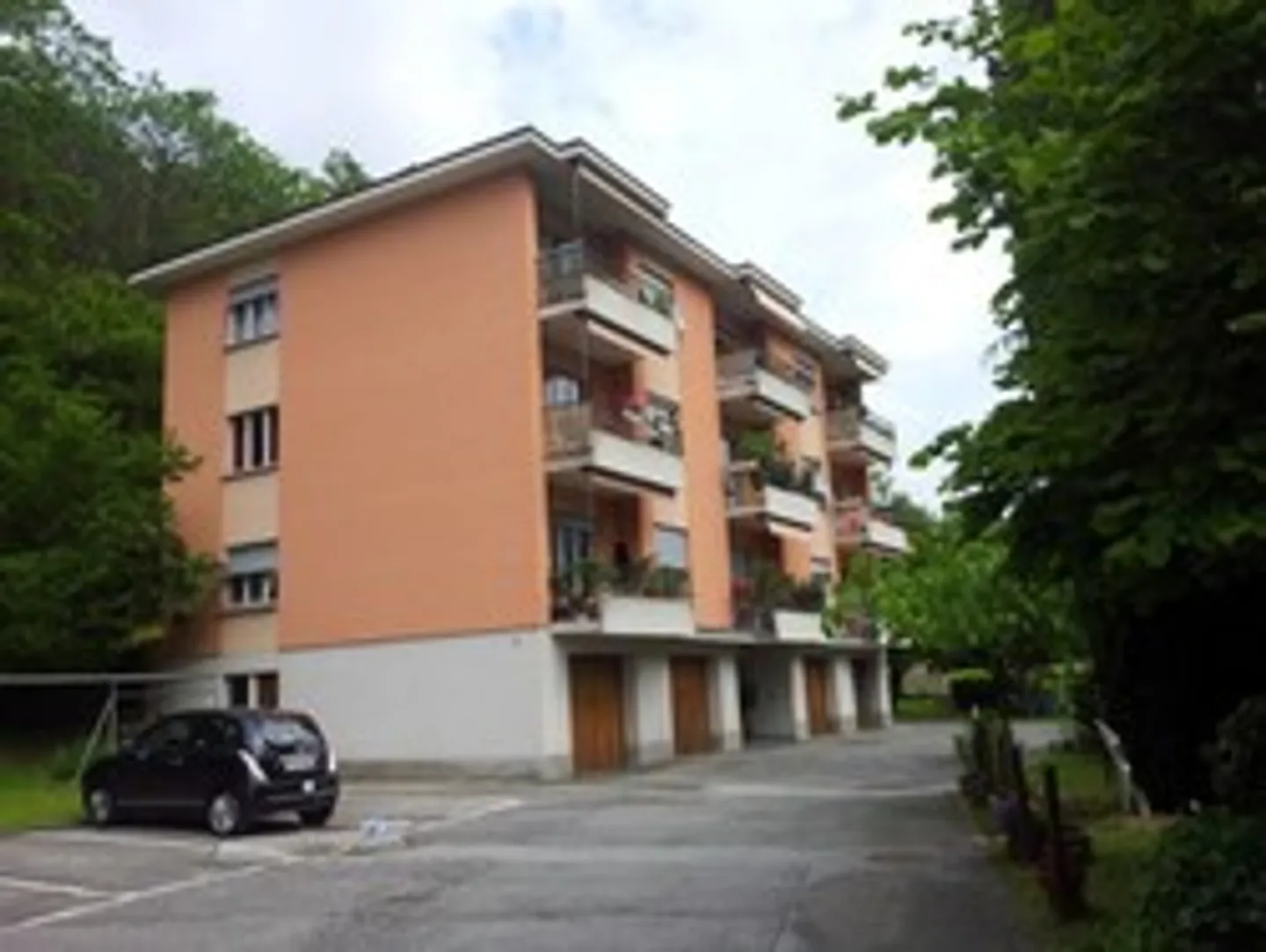 Appartement 3.5 dans un emplacement calme avec vue large sur le lac - Photo 2 sur 12