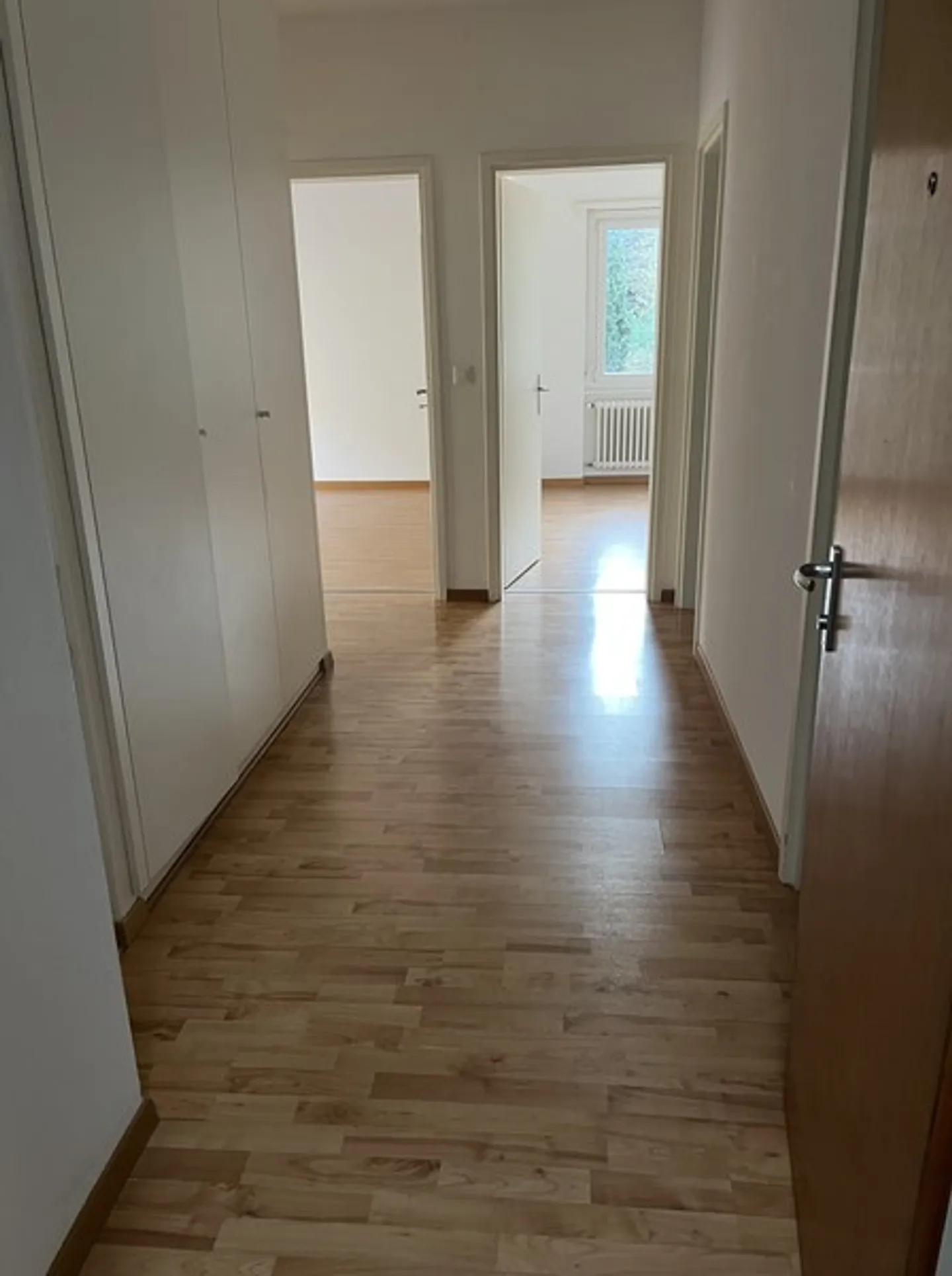 Appartement 3.5 dans un emplacement calme avec vue large sur le lac - Photo 5 sur 12