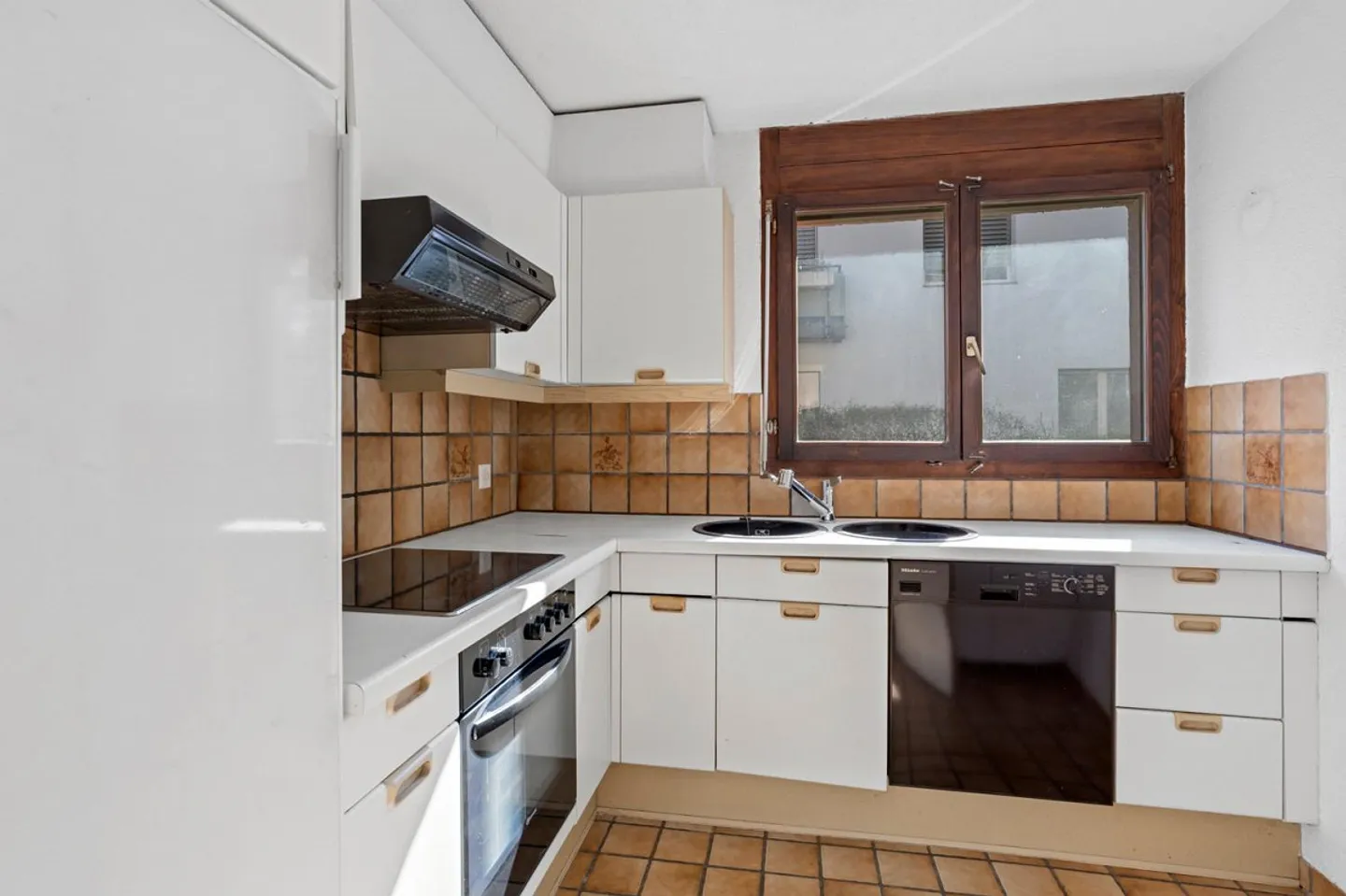 Appartamento al piano terra di 2,5 stanze con giardino e garage a Zurigo-Oerlikon - Foto 4 di 11