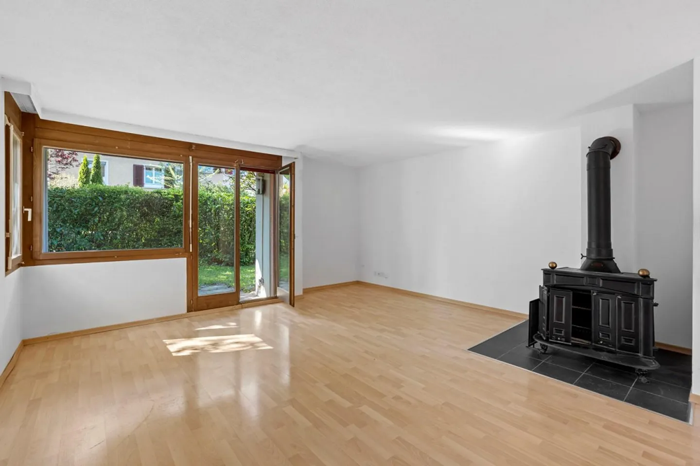 Appartamento al piano terra di 2,5 stanze con giardino e garage a Zurigo-Oerlikon - Foto 6 di 11
