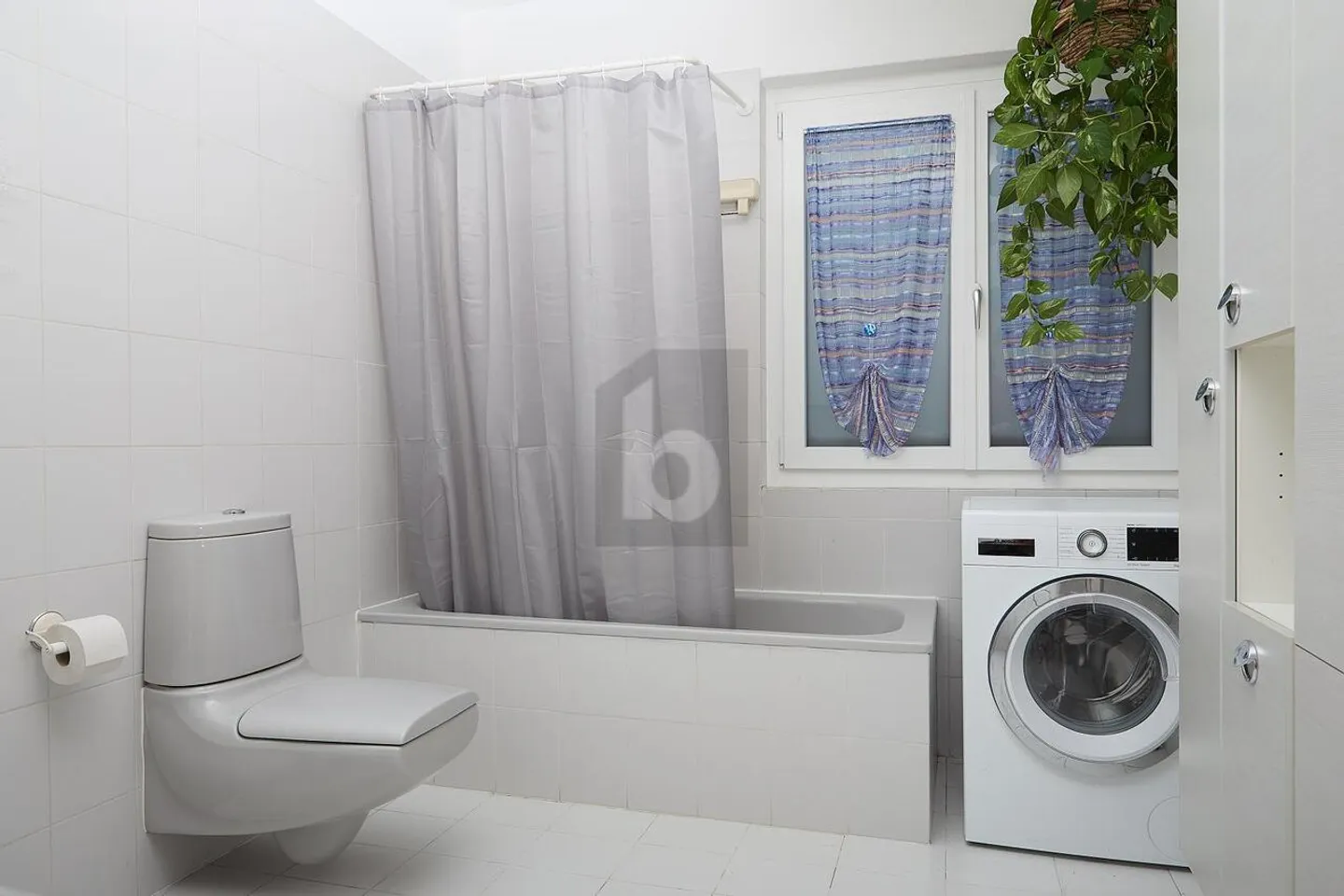 SPACIOUS AND BRIGHT IN A CENTRAL LOCATION - Photo 5 of 6