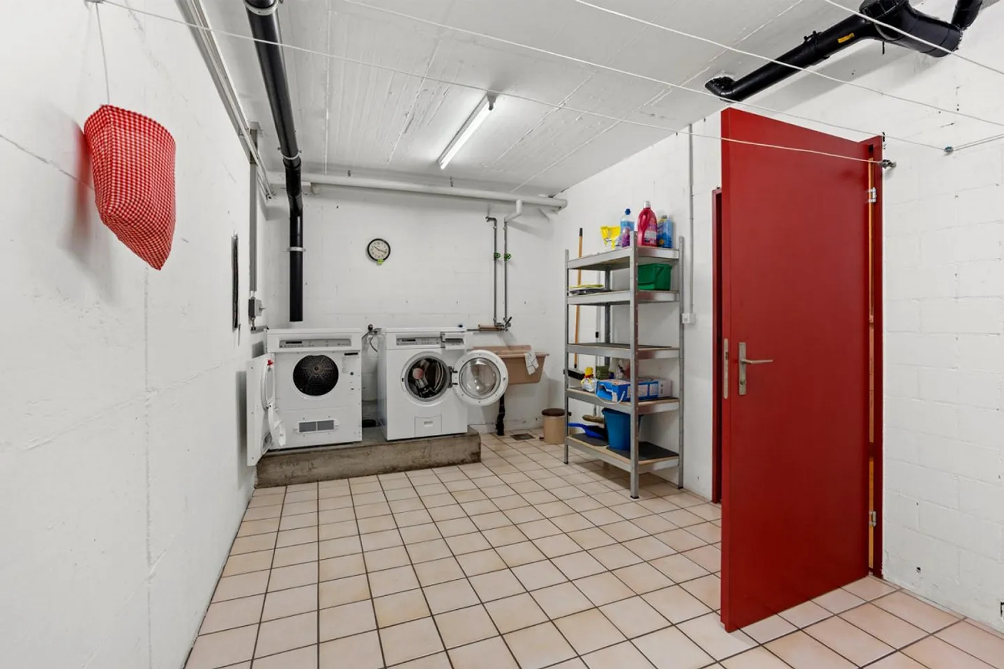 Appartamento al piano terra di 2,5 stanze con giardino e garage a Zurigo-Oerlikon - Foto 8 di 11