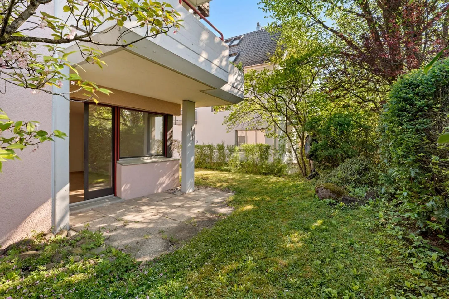 Appartamento al piano terra di 2,5 stanze con giardino e garage a Zurigo-Oerlikon - Foto 9 di 11