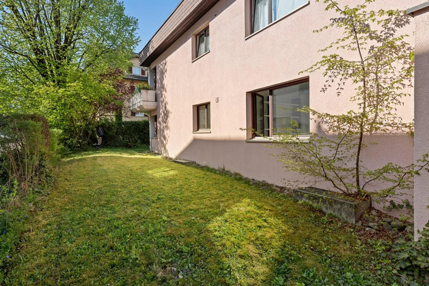 Appartamento al piano terra di 2,5 stanze con giardino e garage a Zurigo-Oerlikon - Foto 10 di 11
