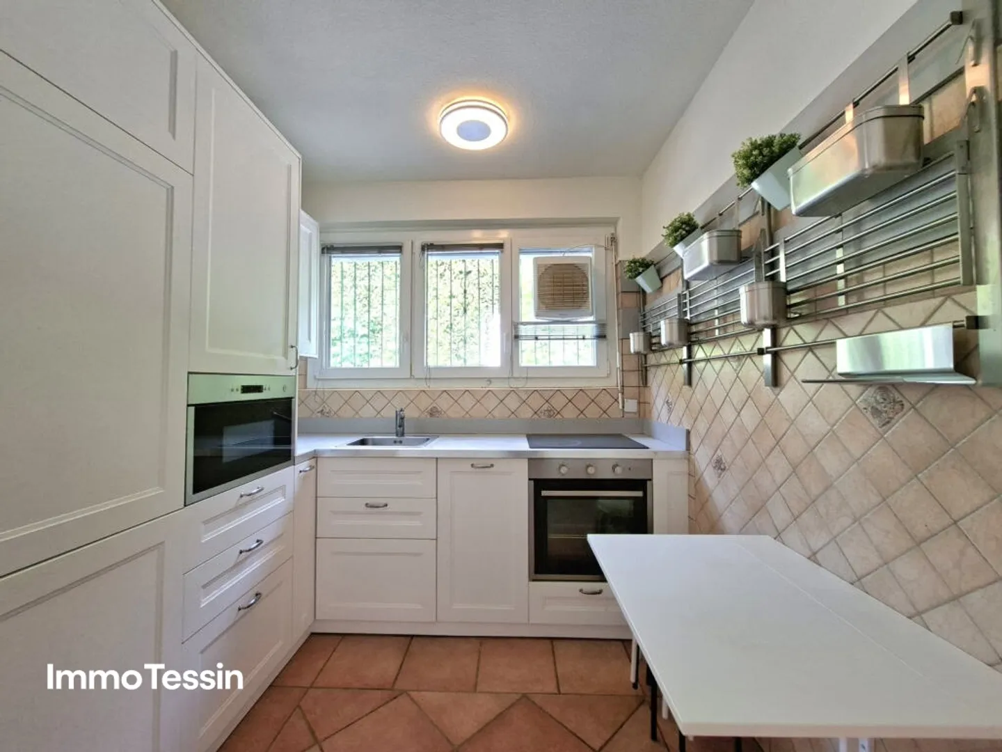 HIGHLIGHT: Elegant Villa with Pool & Large Garden just Minutes from Lugano and Lake Lugano - Photo 8 of 13