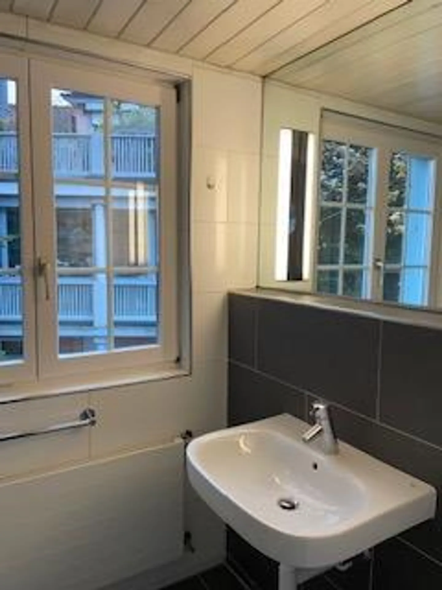 Appartement 3 pièces urbain et central - Photo 3 sur 25