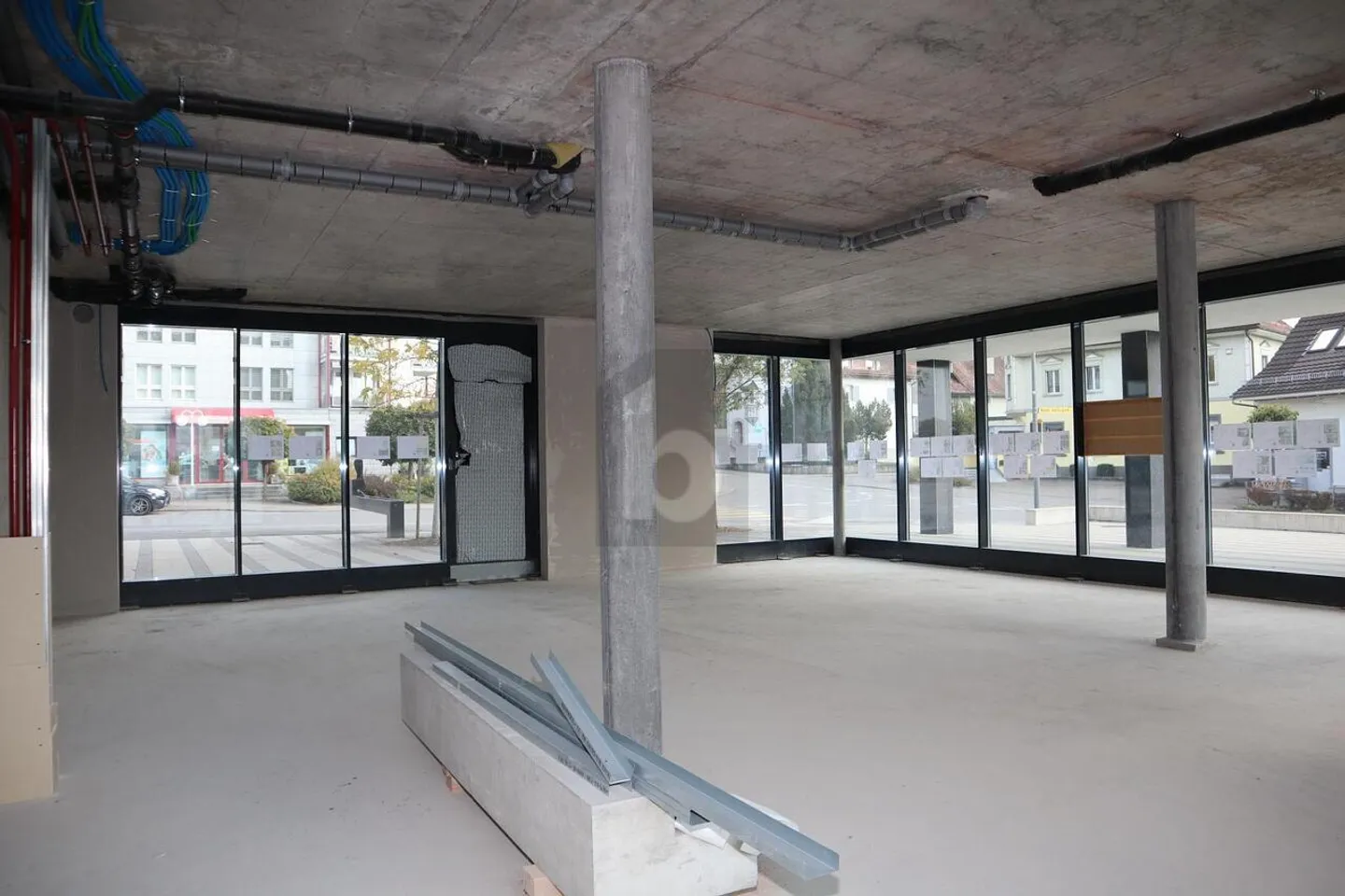 SPAZIOSO, IN UNA ZONA FREQUENTATA - Foto 2 di 4