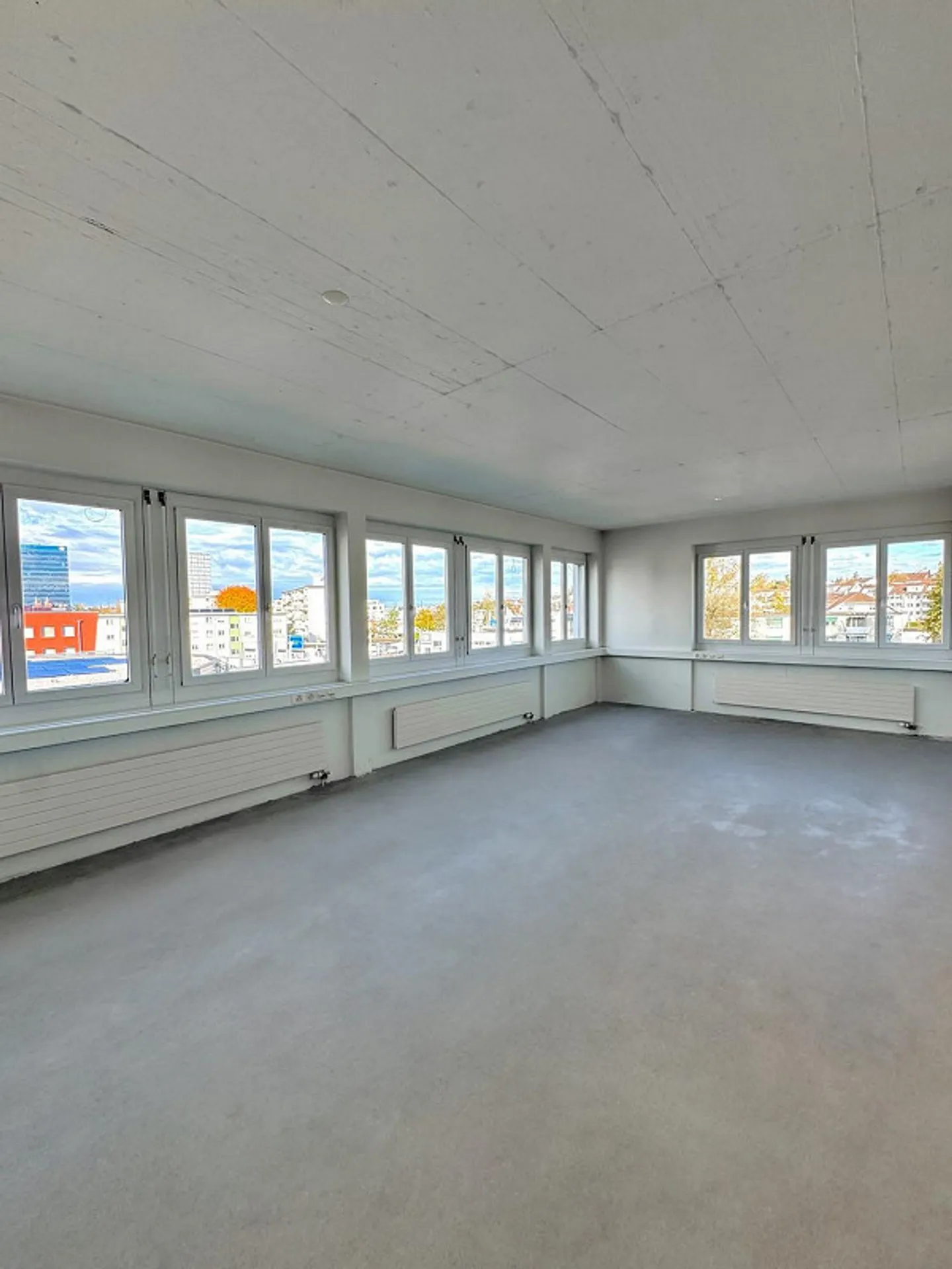 The perfect starting point for your business with direct goods lift... - Photo 3 of 9