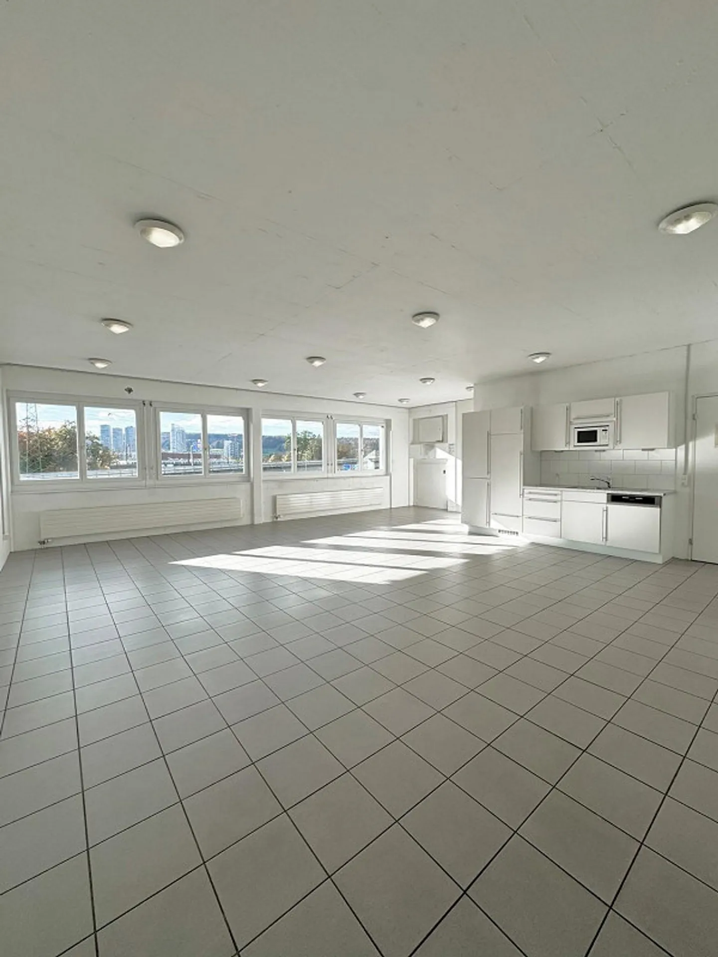 The perfect starting point for your business with direct goods lift... - Photo 5 of 9