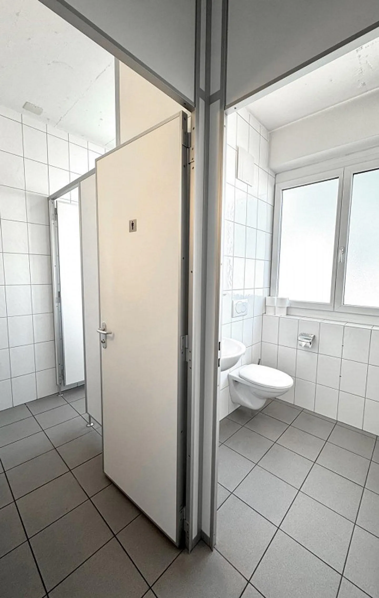 The perfect starting point for your business with direct goods lift... - Photo 6 of 9