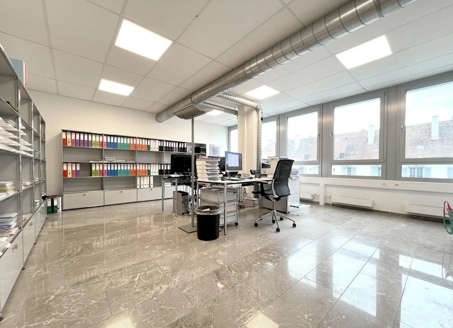 Moderno ufficio in affitto: spazioso, luminoso e in posizione centrale - Foto 7 di 9