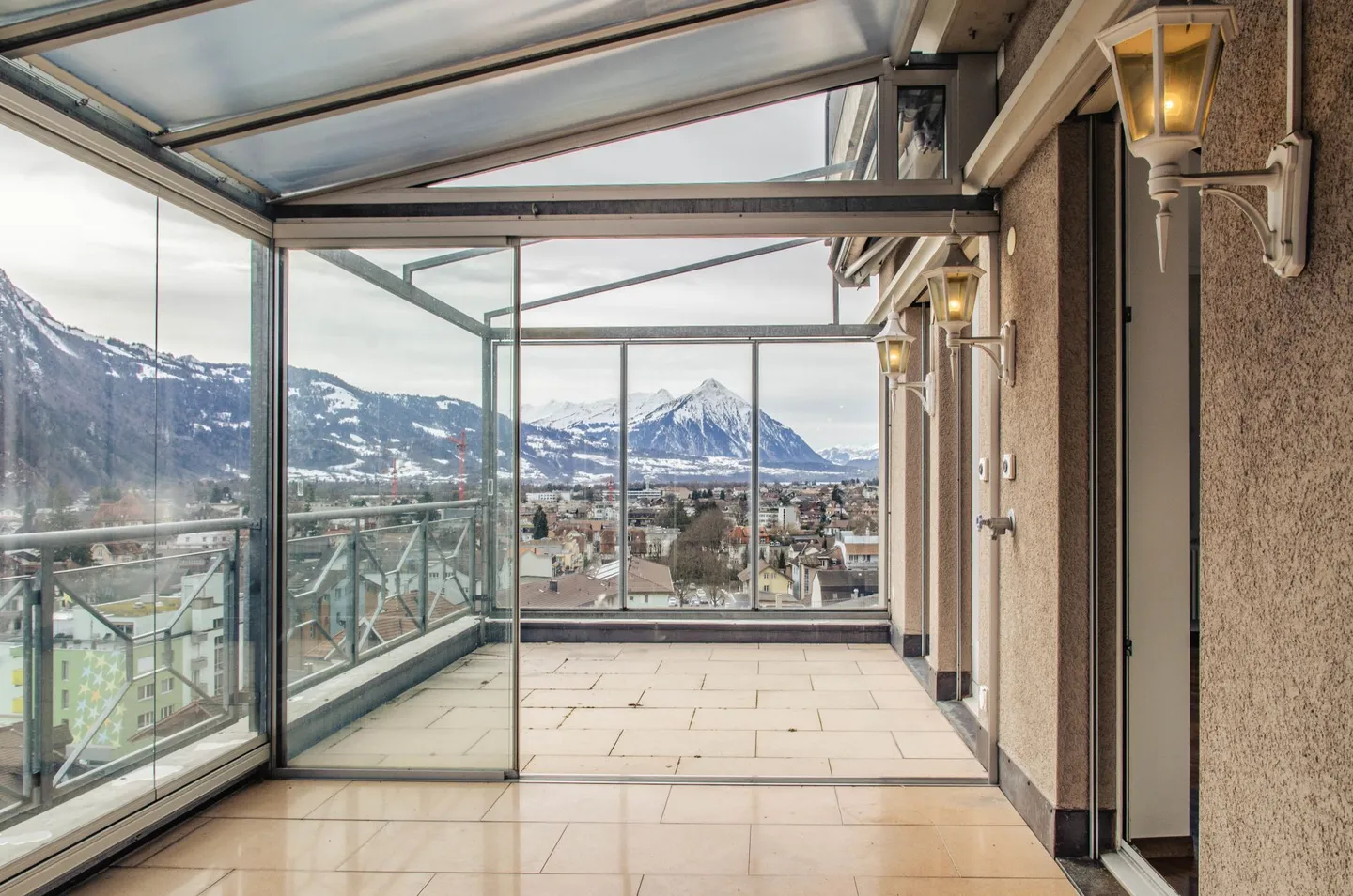 Elegante appartamento torrino con vista sulle Alpi, Interlaken - Foto 21 di 27