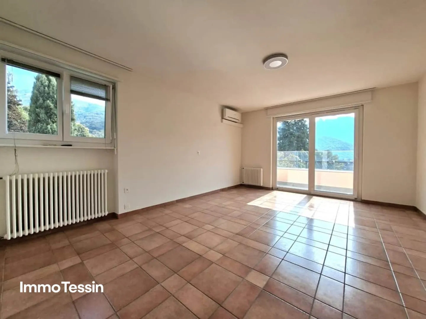 HIGHLIGHT: Elegant Villa with Pool & Large Garden just Minutes from Lugano and Lake Lugano - Photo 11 of 13