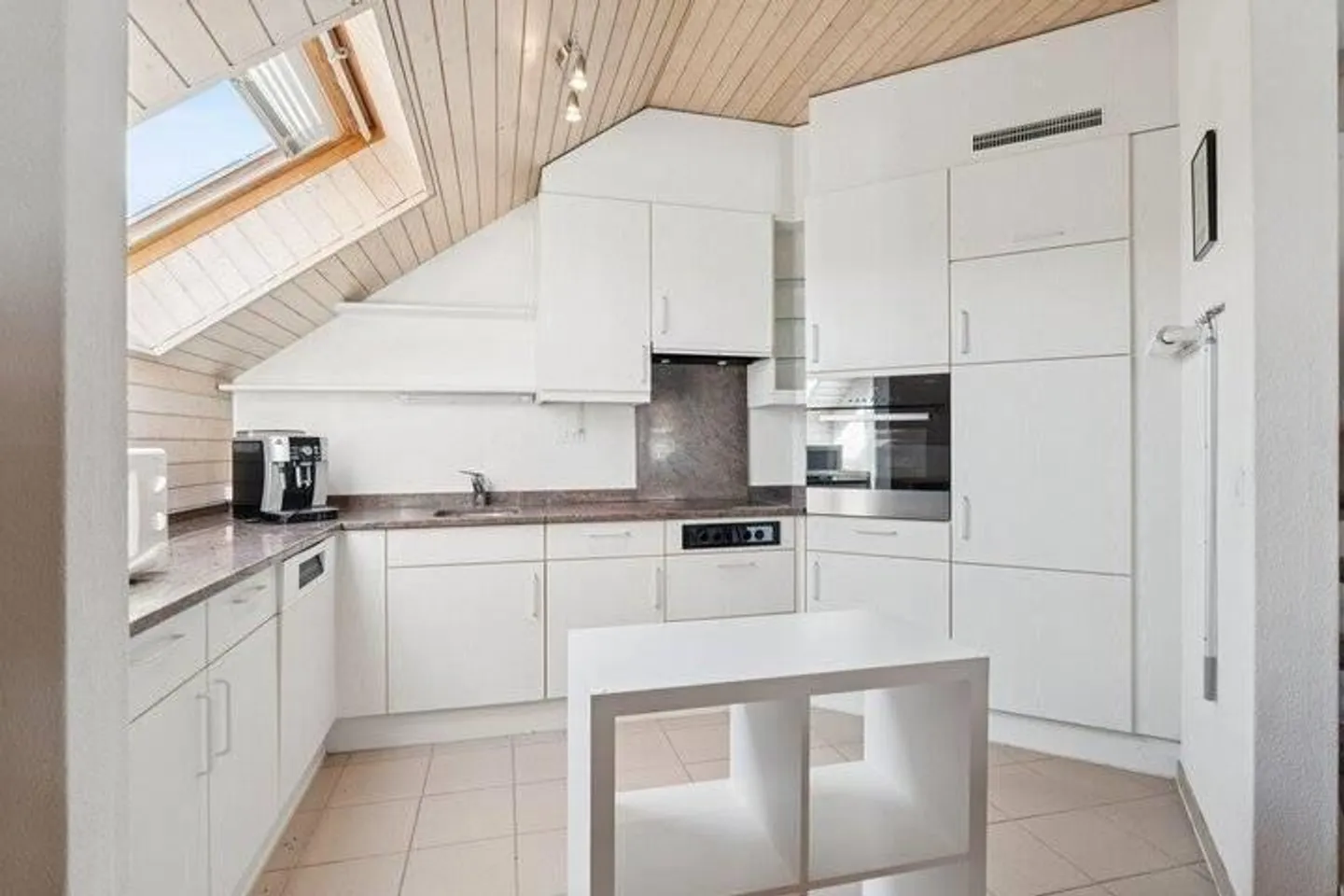 Elegant Attic Apartment in Walliswil - Photo 3 of 8