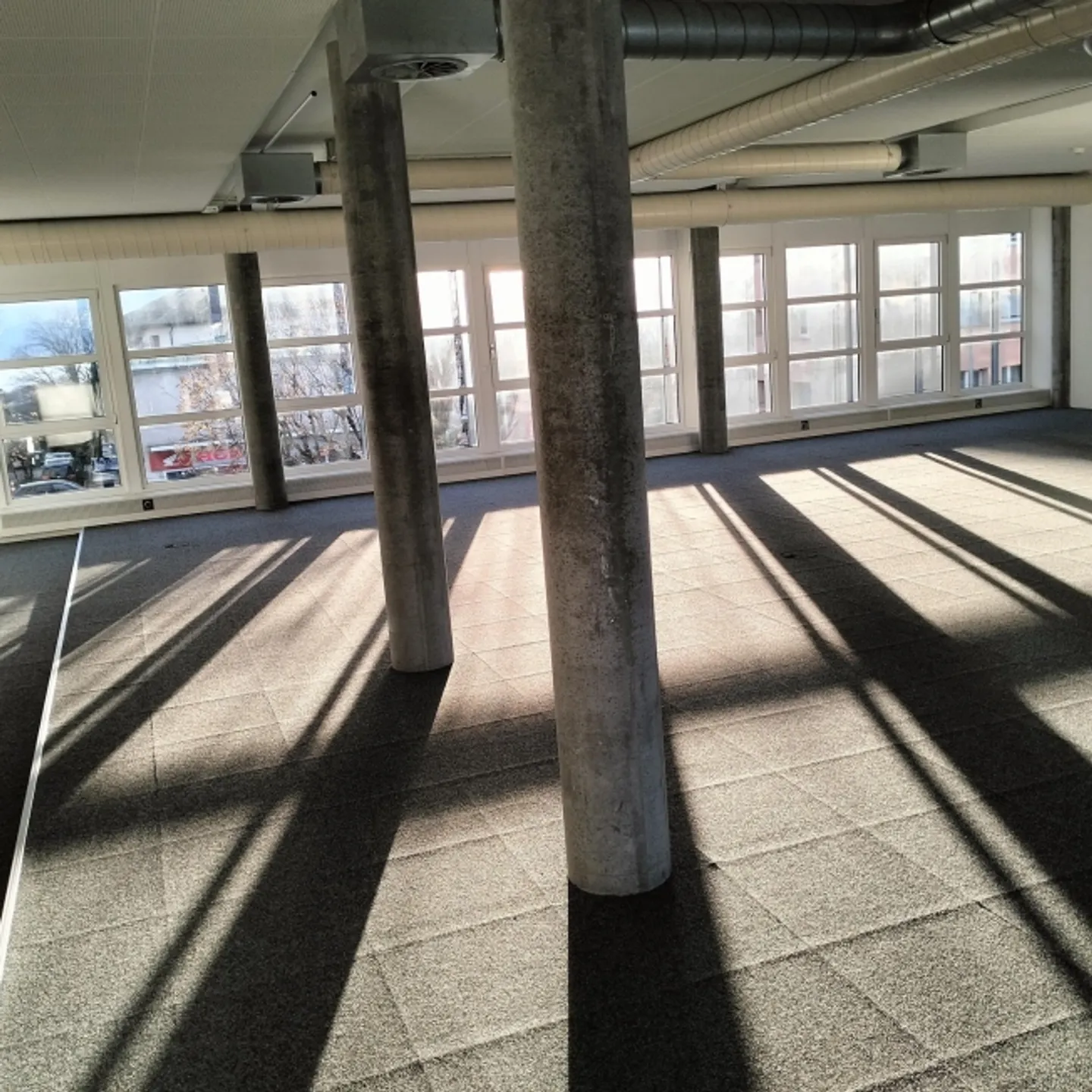 Locali moderni - Posizione ideale per ufficio/attività tranquilla! Affitto 138.-/m2! - Foto 3 di 6