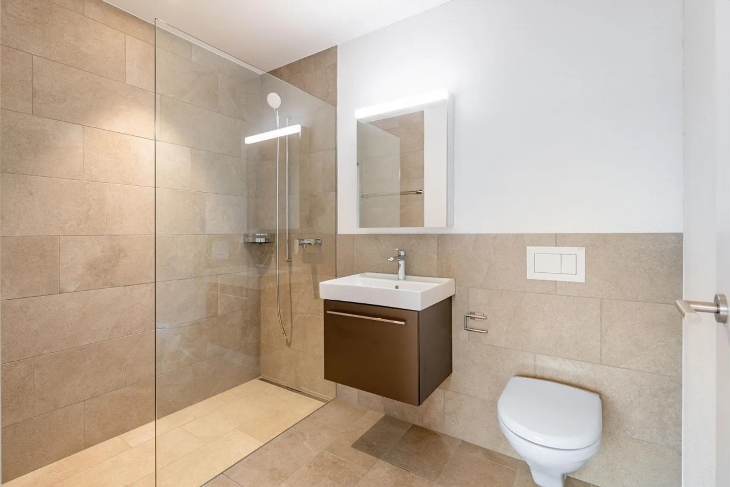 Moderne - comme neuf - standard de construction comme un appartement en copropriété à partir du 1.3.26 - Photo 8 sur 8