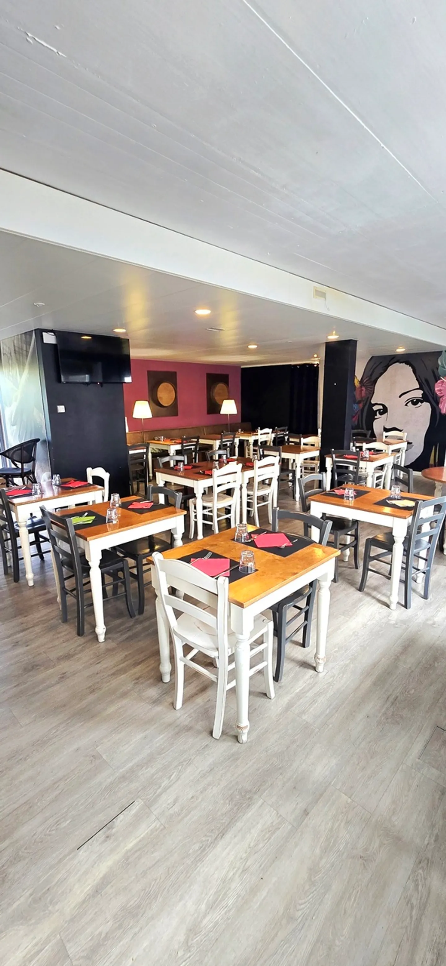 Unique Italian Tapas Restaurant - Photo 11 of 13