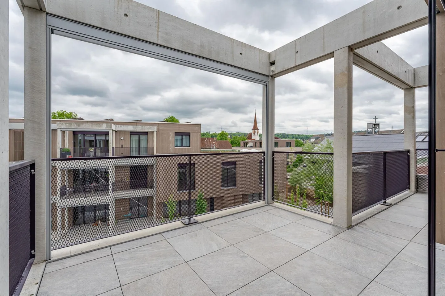 Moderne - comme neuf - standard de construction comme un appartement en copropriété à partir du 1.3.26 - Photo 2 sur 8
