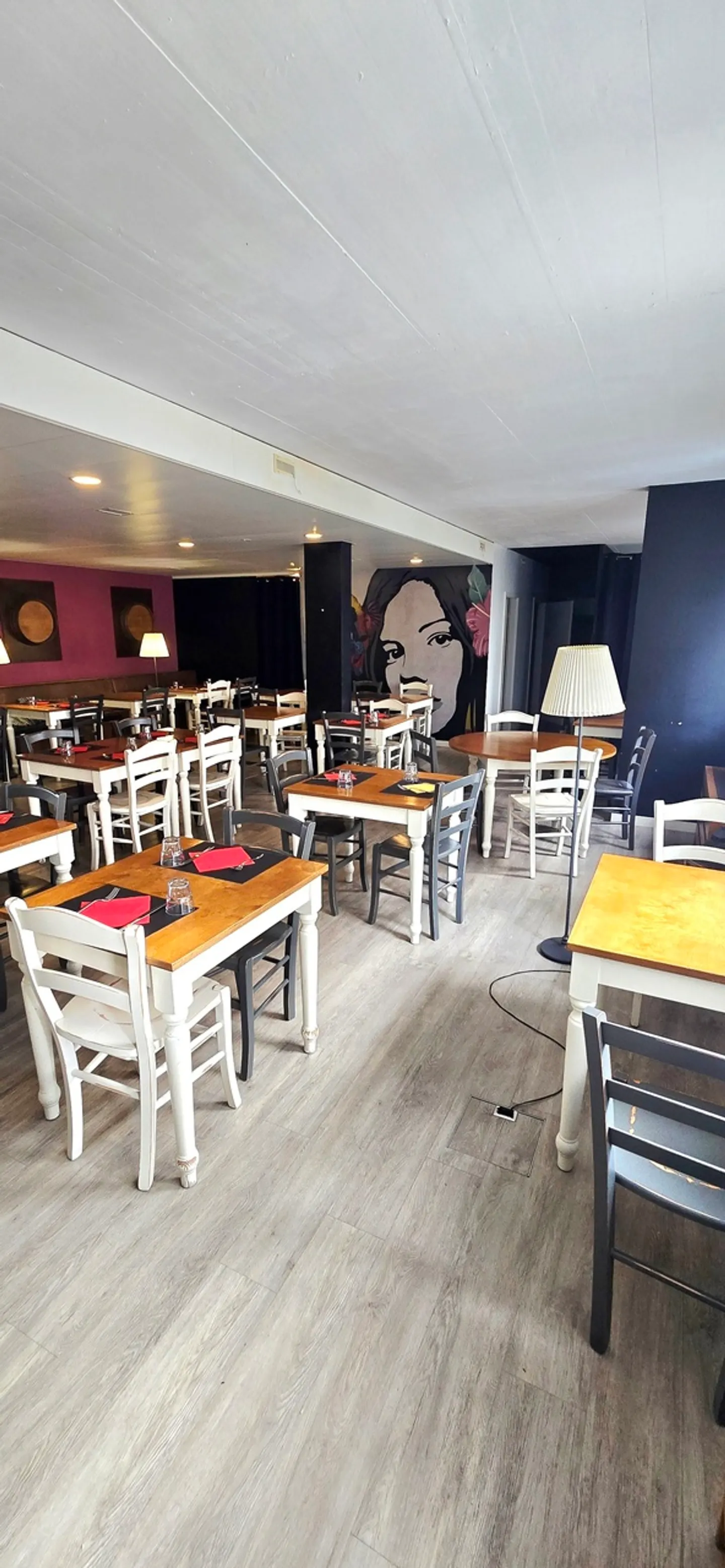 Unique Italian Tapas Restaurant - Photo 8 of 13