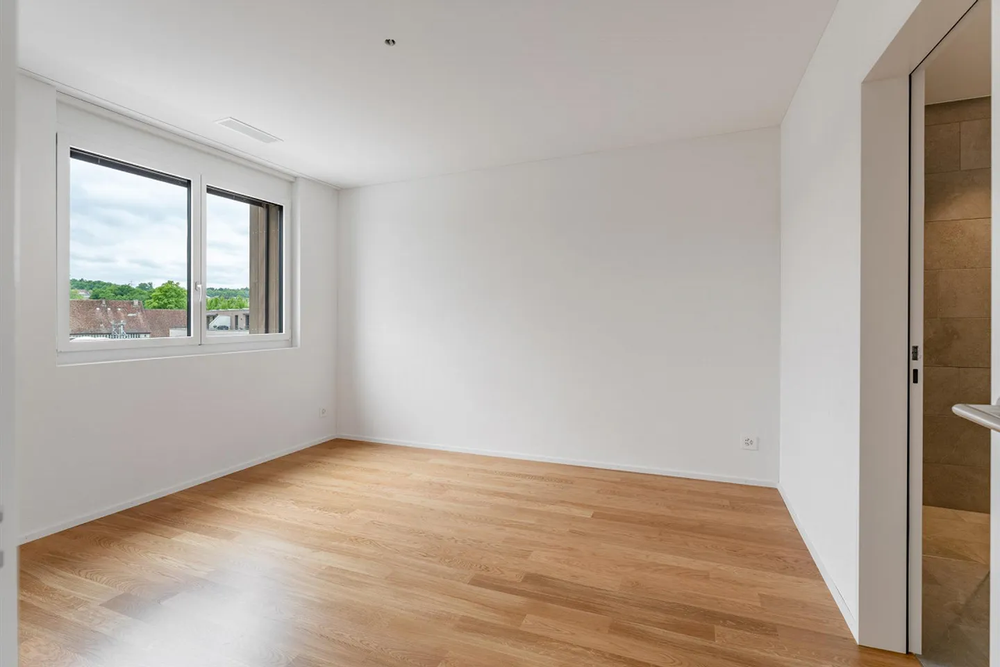 Moderne - comme neuf - standard de construction comme un appartement en copropriété à partir du 1.3.26 - Photo 3 sur 8