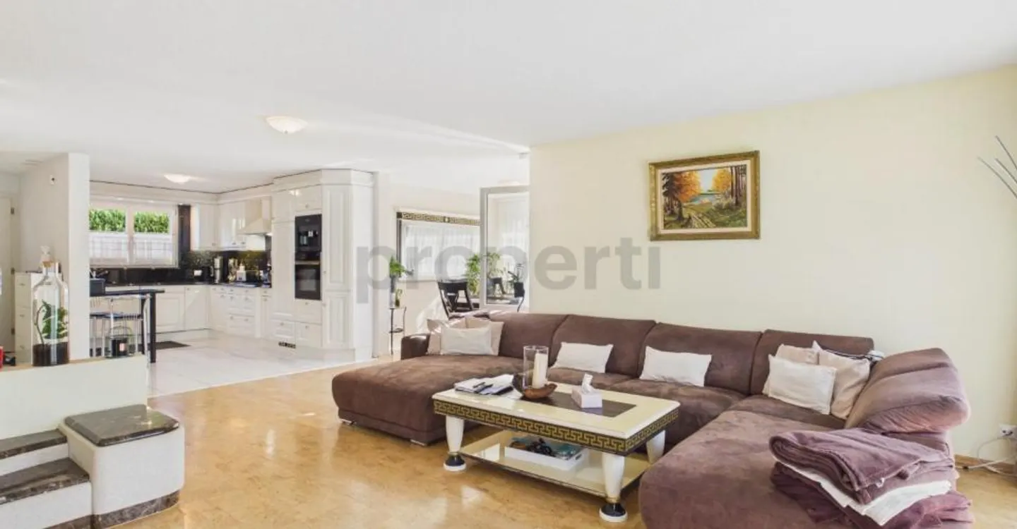 Privater Garten, Gemütliche Veranda & Ruhige Lage in Familienfreundlichem Quartier! - Photo 2 of 11