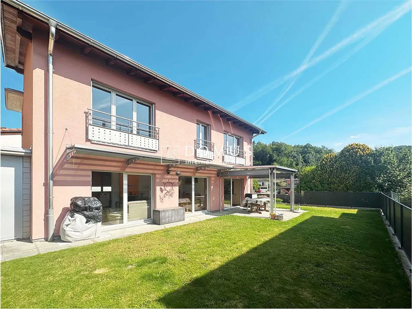 Villa Incantevole con Giardino Privato - Foto 1 di 13