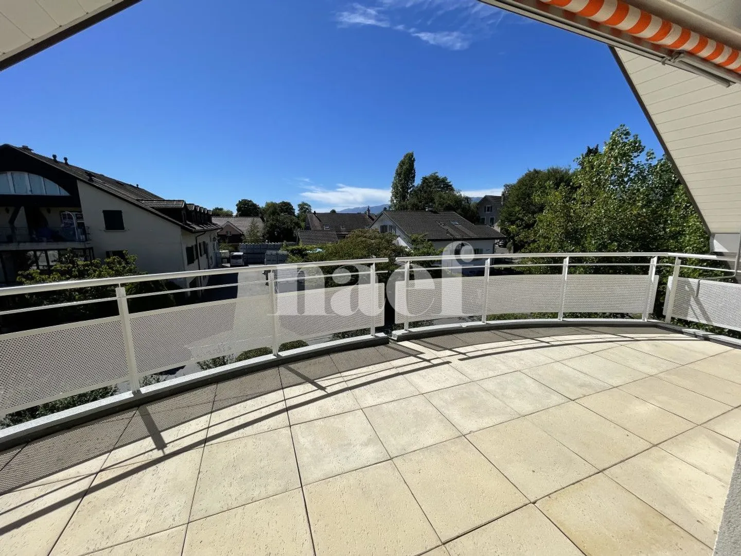 5-room apartment - Photo 1 of 10