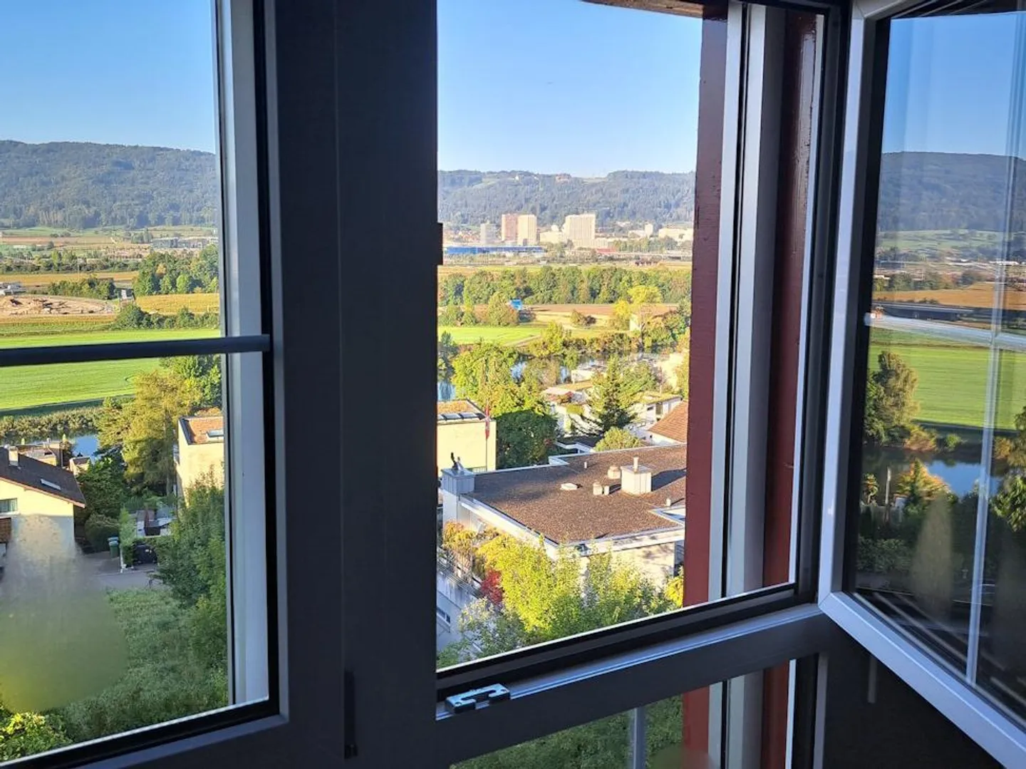 2.5 Zi.-Wohnung im obersten Geschoss mit Ausblick übers Limmat - Foto 2 von 13