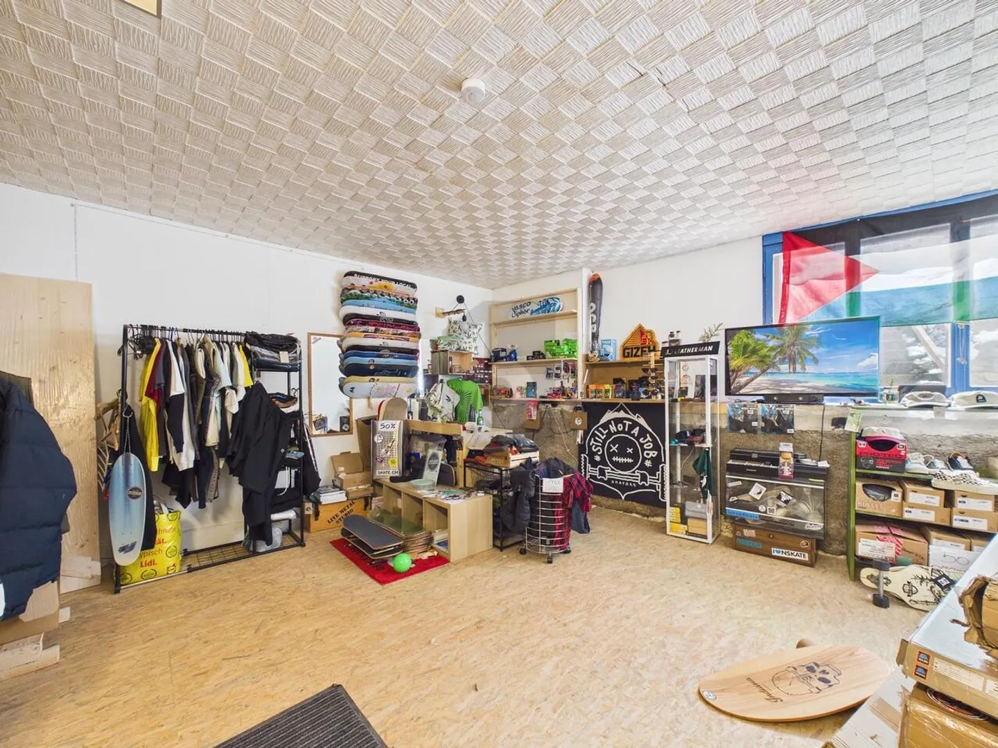 SUNNY STUDIO WITH GOOD ACCESS - Photo 1 of 3