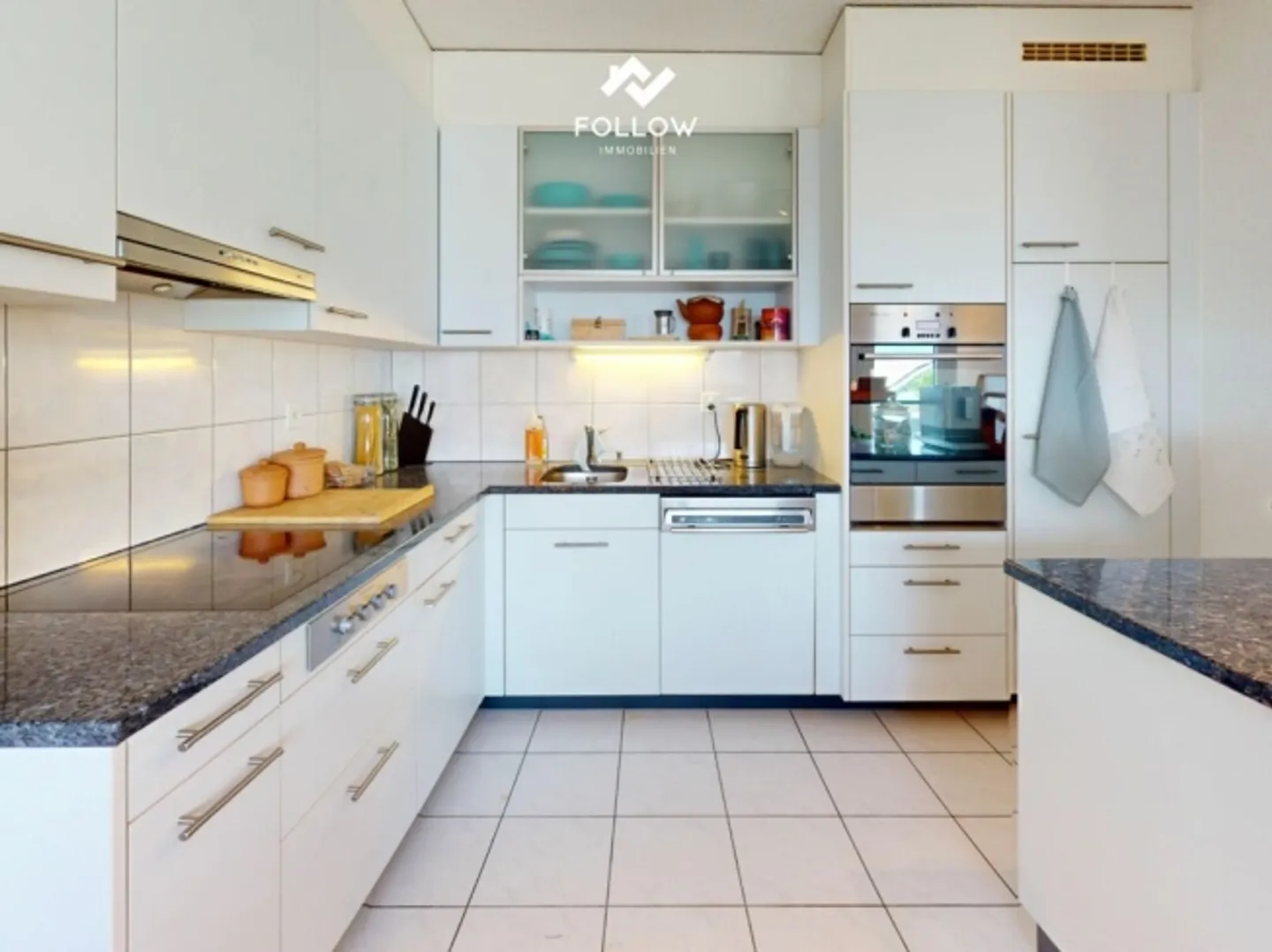 Condominio ben tenuto e parzialmente ristrutturato di 3,5 stanze con vista lago nella baia di Spiezer - Foto 6 di 12