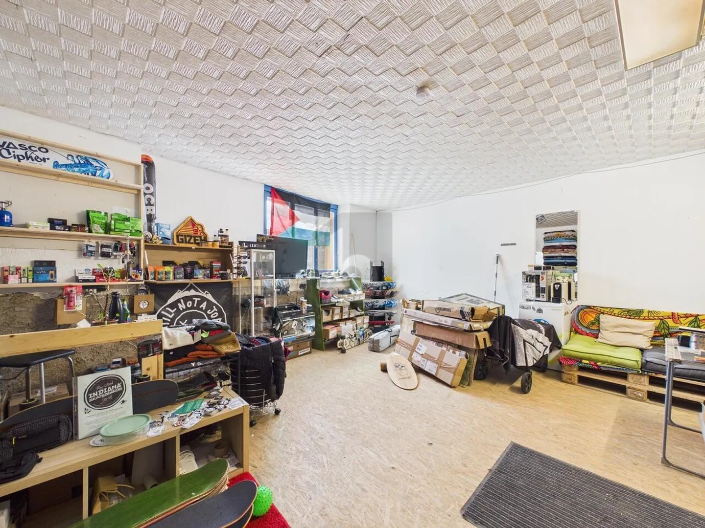 SUNNY STUDIO WITH GOOD ACCESS - Photo 2 of 3