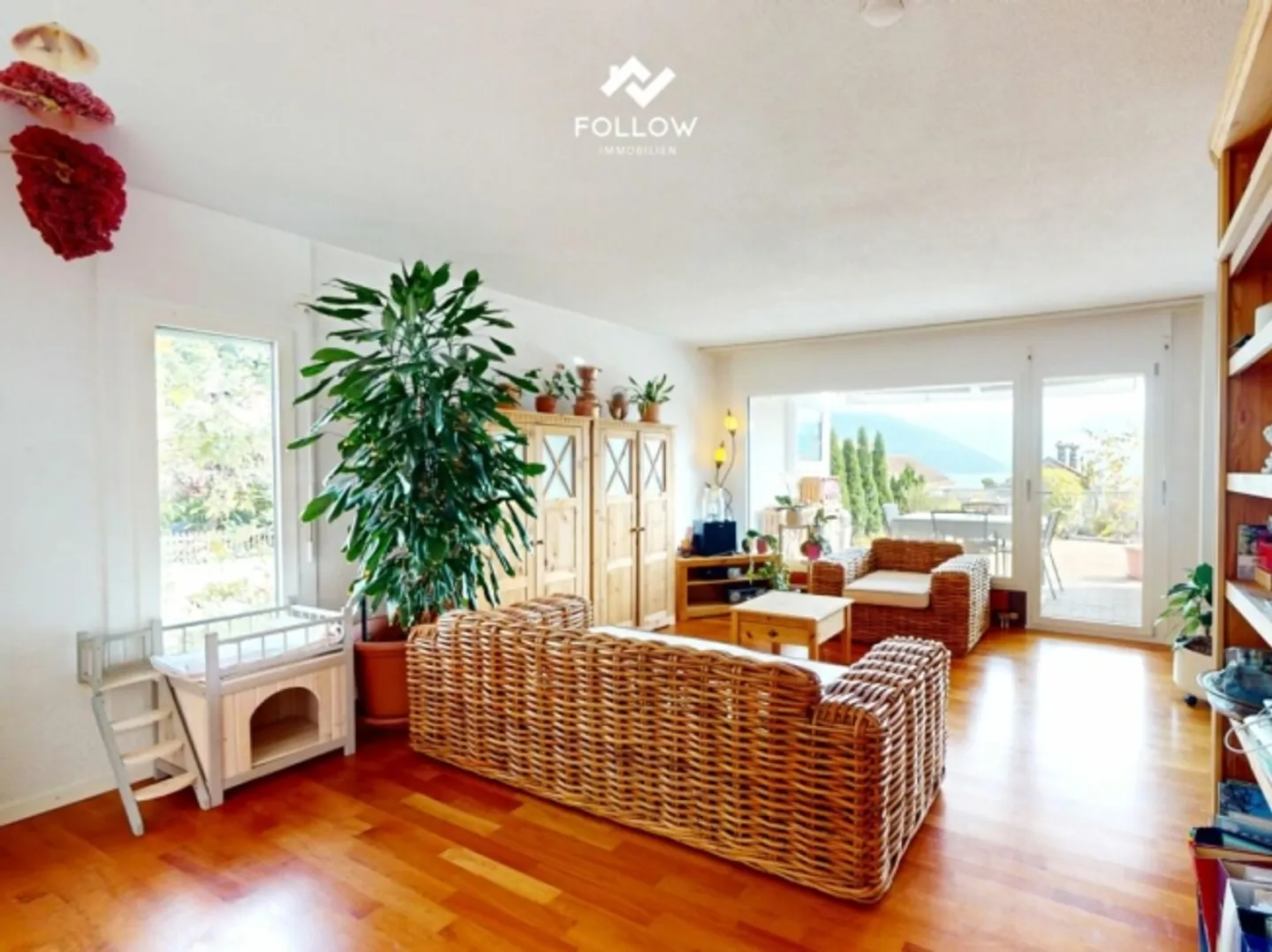 Condominio ben tenuto e parzialmente ristrutturato di 3,5 stanze con vista lago nella baia di Spiezer - Foto 3 di 12