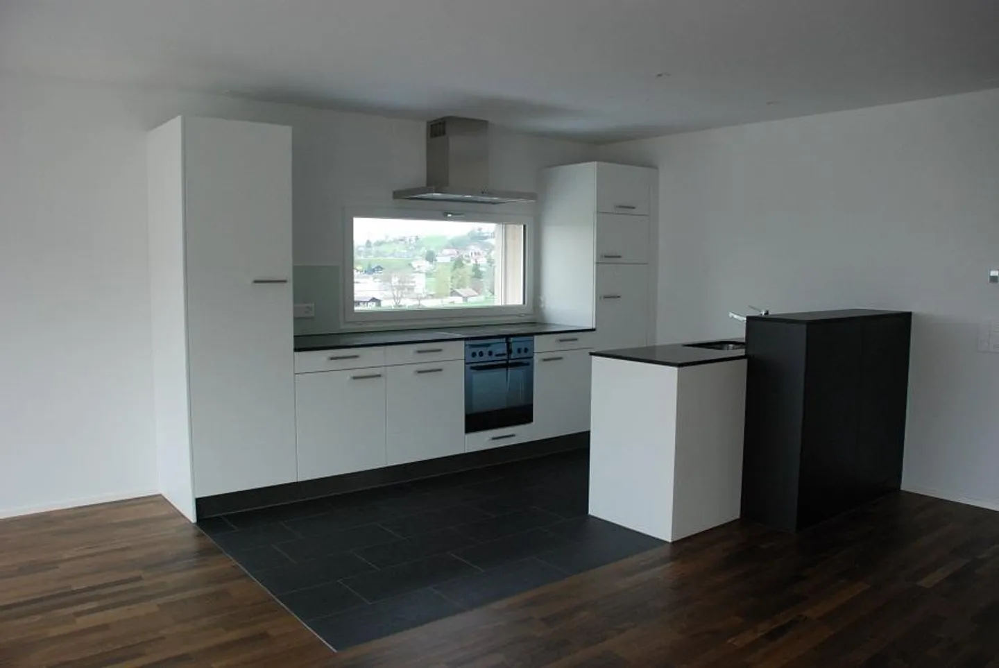 Appartement moderne de 3,5 pièces dans un emplacement calme - Photo 2 sur 7