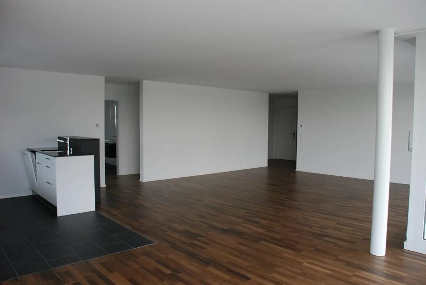 Appartement moderne de 3,5 pièces dans un emplacement calme - Photo 3 sur 7