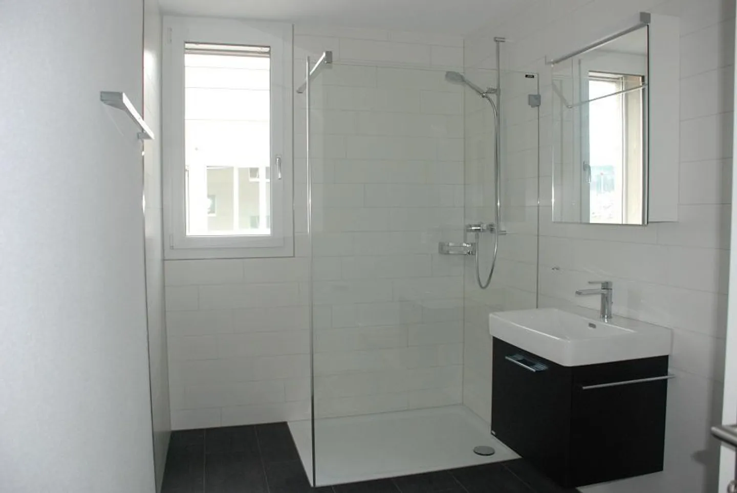 Appartement moderne de 3,5 pièces dans un emplacement calme - Photo 4 sur 7