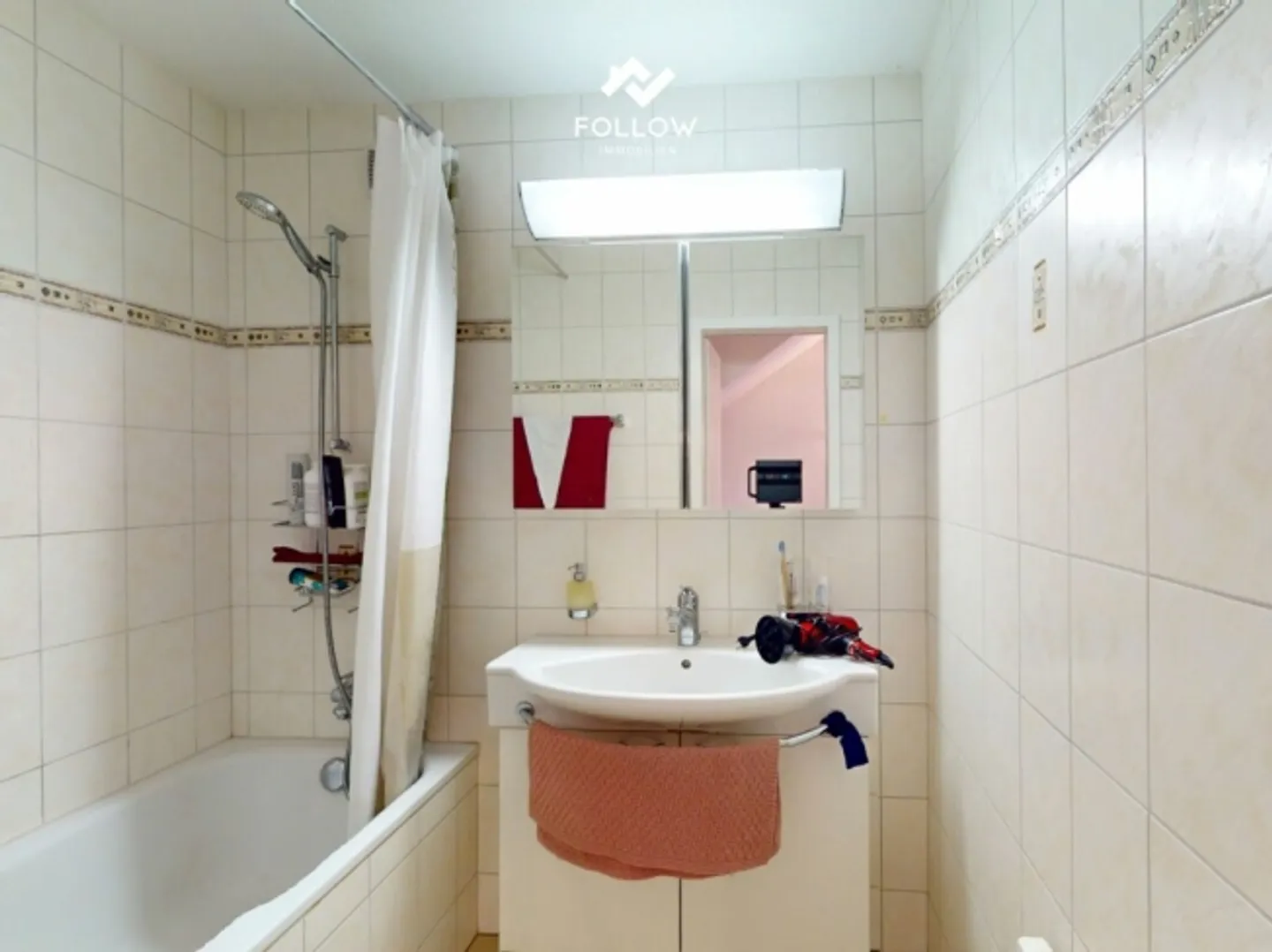 Condominio ben tenuto e parzialmente ristrutturato di 3,5 stanze con vista lago nella baia di Spiezer - Foto 9 di 12