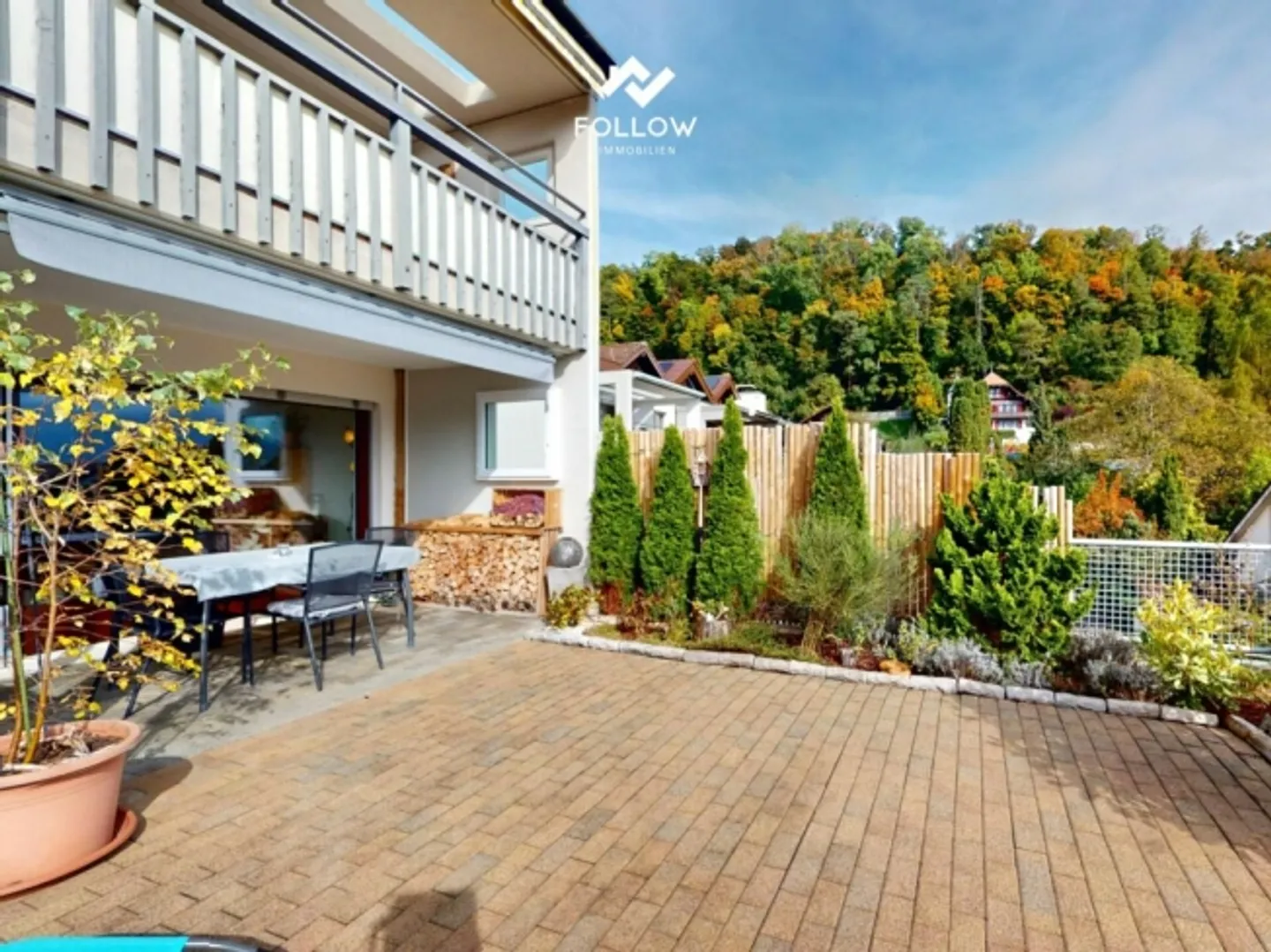 Condominio ben tenuto e parzialmente ristrutturato di 3,5 stanze con vista lago nella baia di Spiezer - Foto 10 di 12