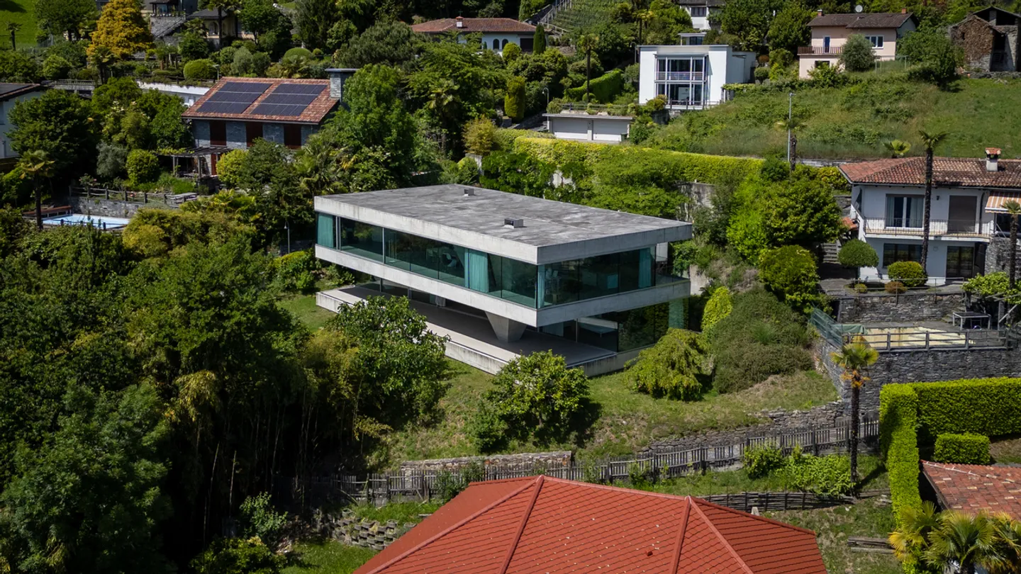 Stunning Villa with Lake View - Photo 5 of 25