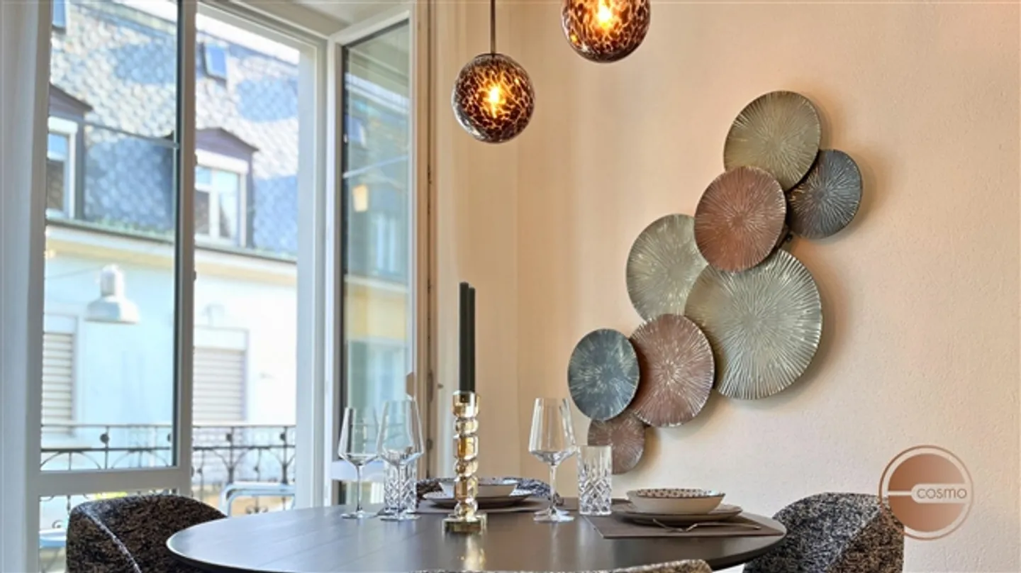 MODERN 2-BEDROOM SERVICED APARTMENT - HIGH-QUALITY FURNISHED APARTMENT WITH BALCONY - Photo 5 of 15