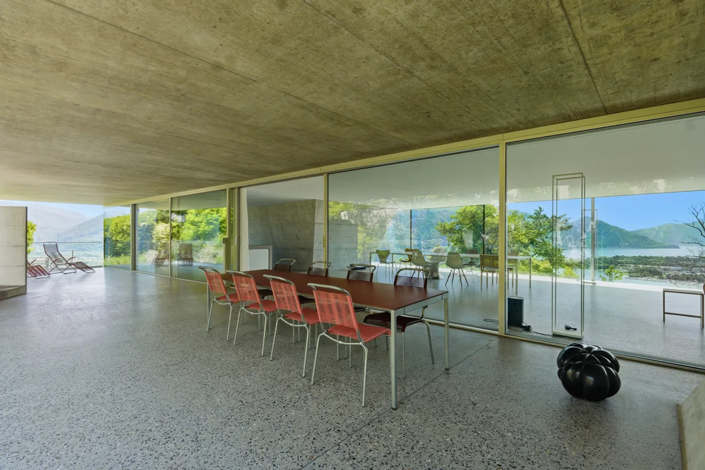 Stunning Villa with Lake View - Photo 17 of 25