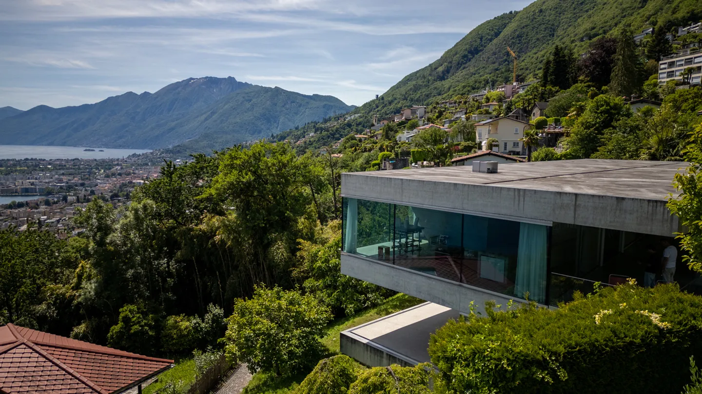 Stunning Villa with Lake View - Photo 9 of 25