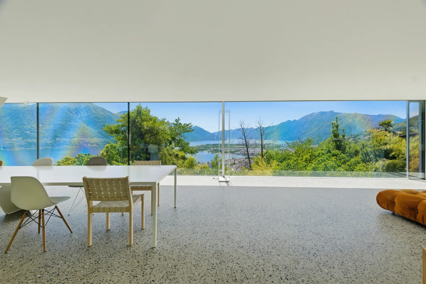 Stunning Villa with Lake View - Photo 11 of 25