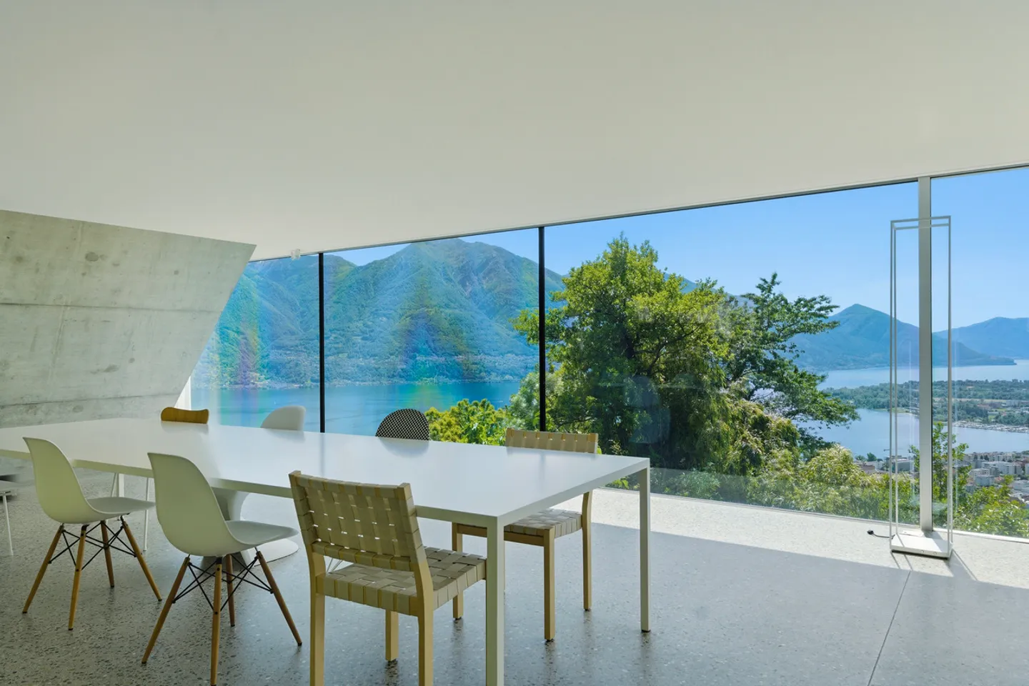 Stunning Villa with Lake View - Photo 10 of 25