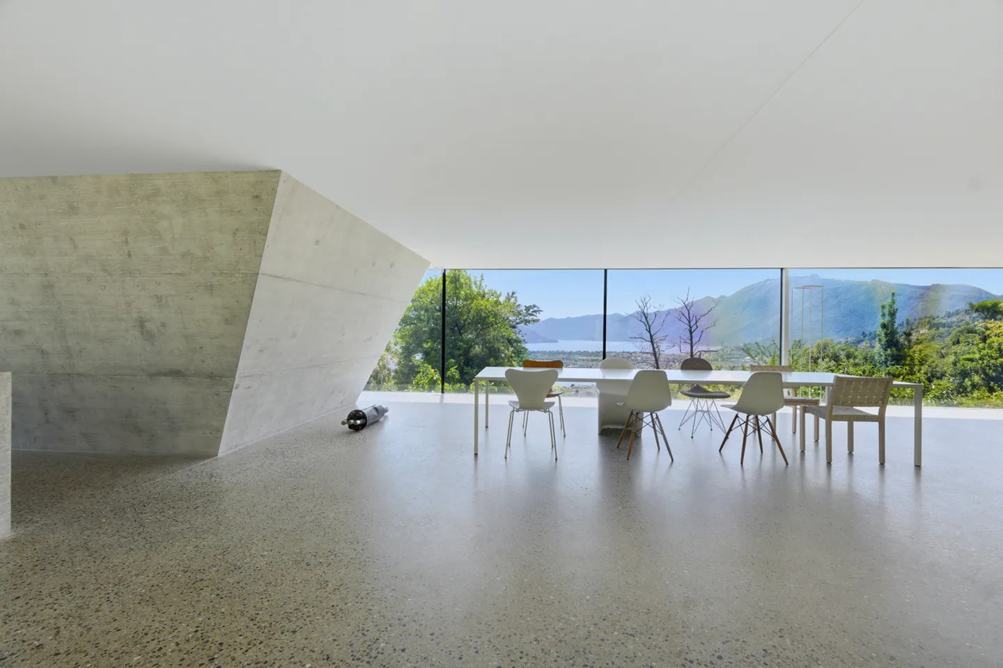 Stunning Villa with Lake View - Photo 14 of 25