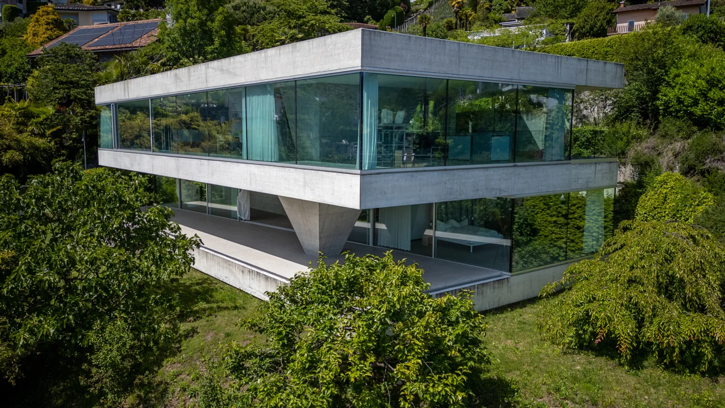 Stunning Villa with Lake View - Photo 21 of 25