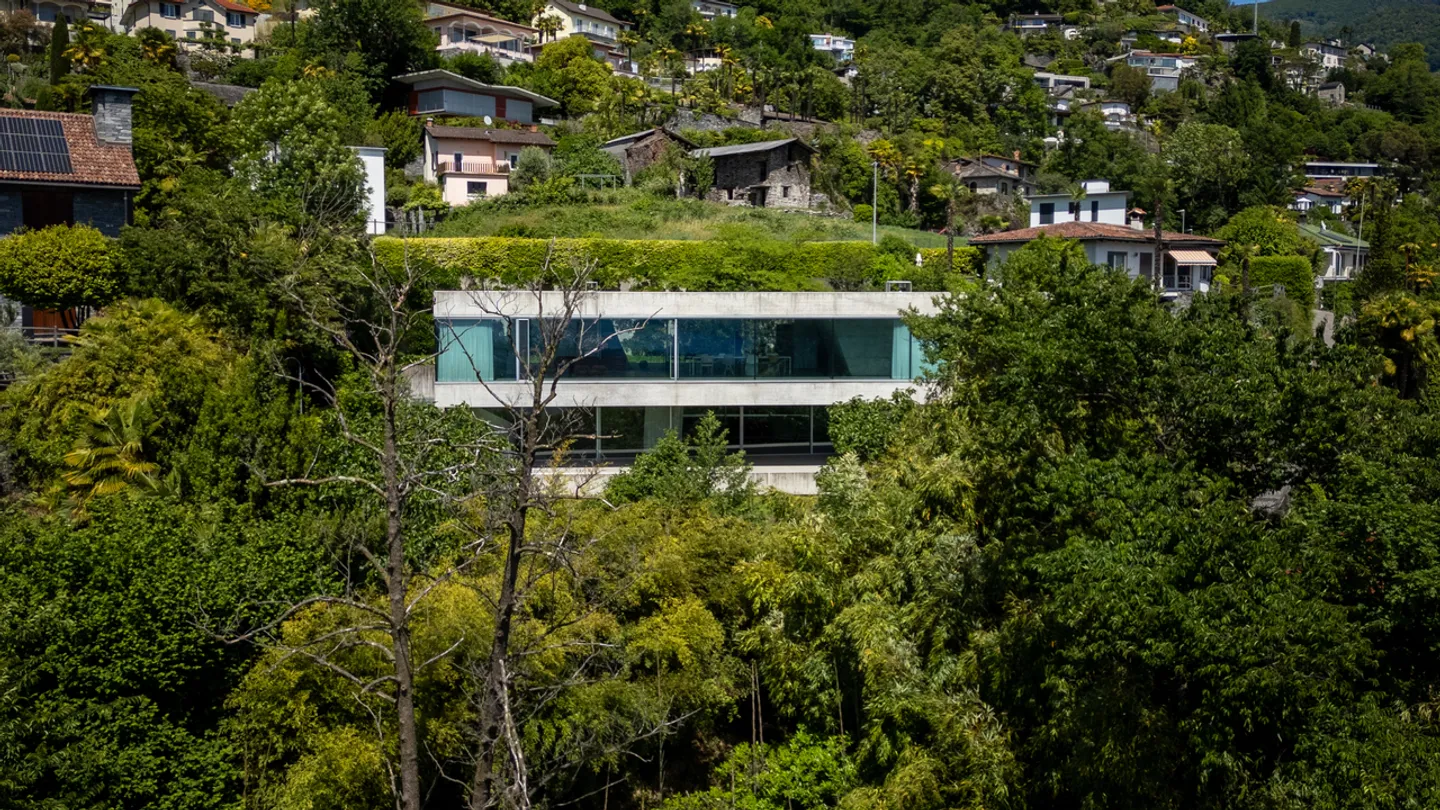 Stunning Villa with Lake View - Photo 22 of 25
