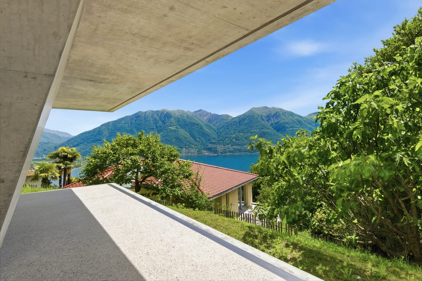 Stunning Villa with Lake View - Photo 23 of 25